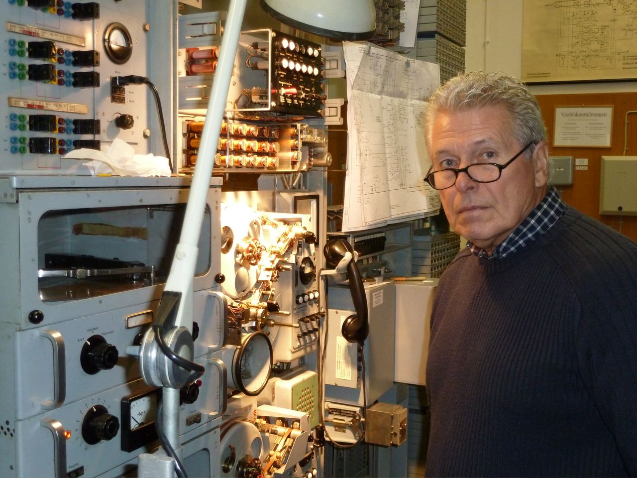 Detlef Falkenhorst bei der Instandsetzung